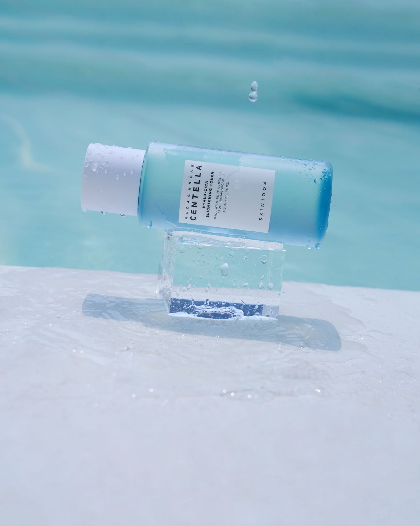 Увлажняющий тоник для выравнивания тона SKIN1004 Madagascar Centella Hyalu-Cica Brightening Toner 210 мл